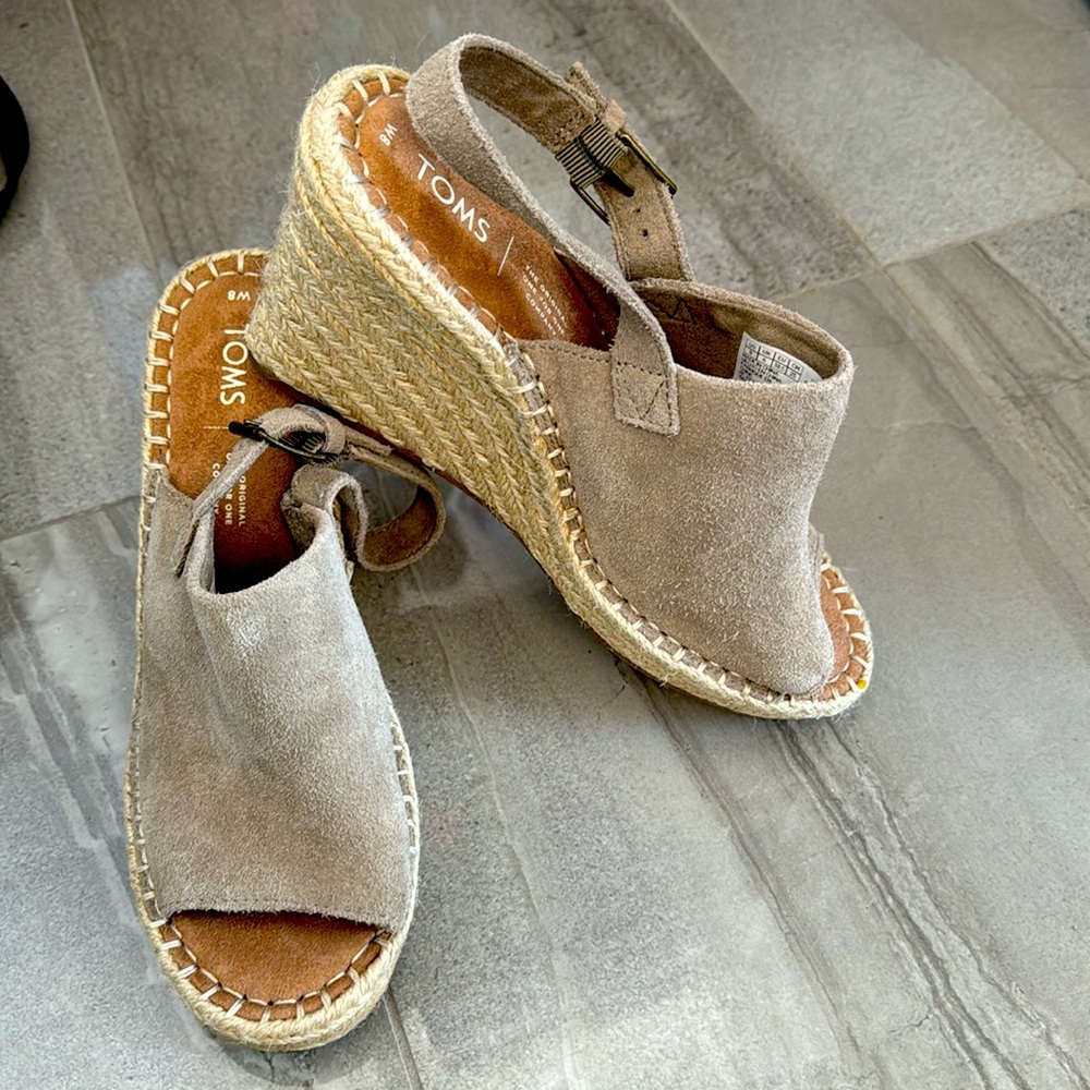 TOMs real leather BRAND NEW summer wedges